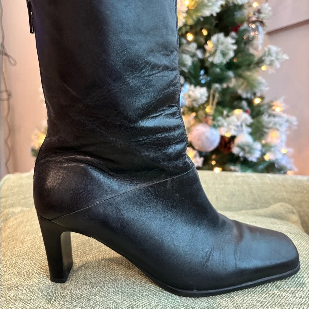Elegant Black Leather Women's Boots - Picture 2 of 7